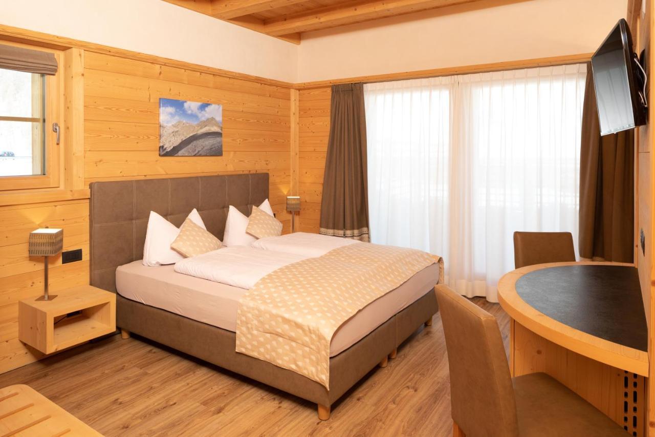 B&B Ecohotel Chalet Des Alpes Livigno Exterior foto