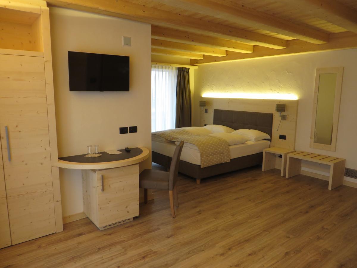 B&B Ecohotel Chalet Des Alpes Livigno Exterior foto