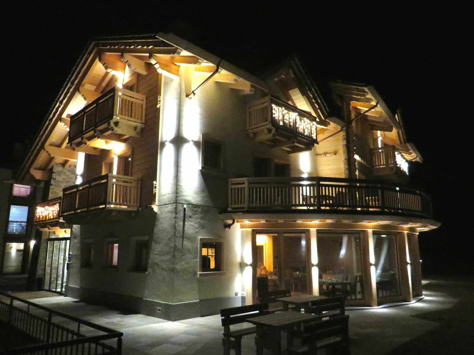 B&B Ecohotel Chalet Des Alpes Livigno Exterior foto