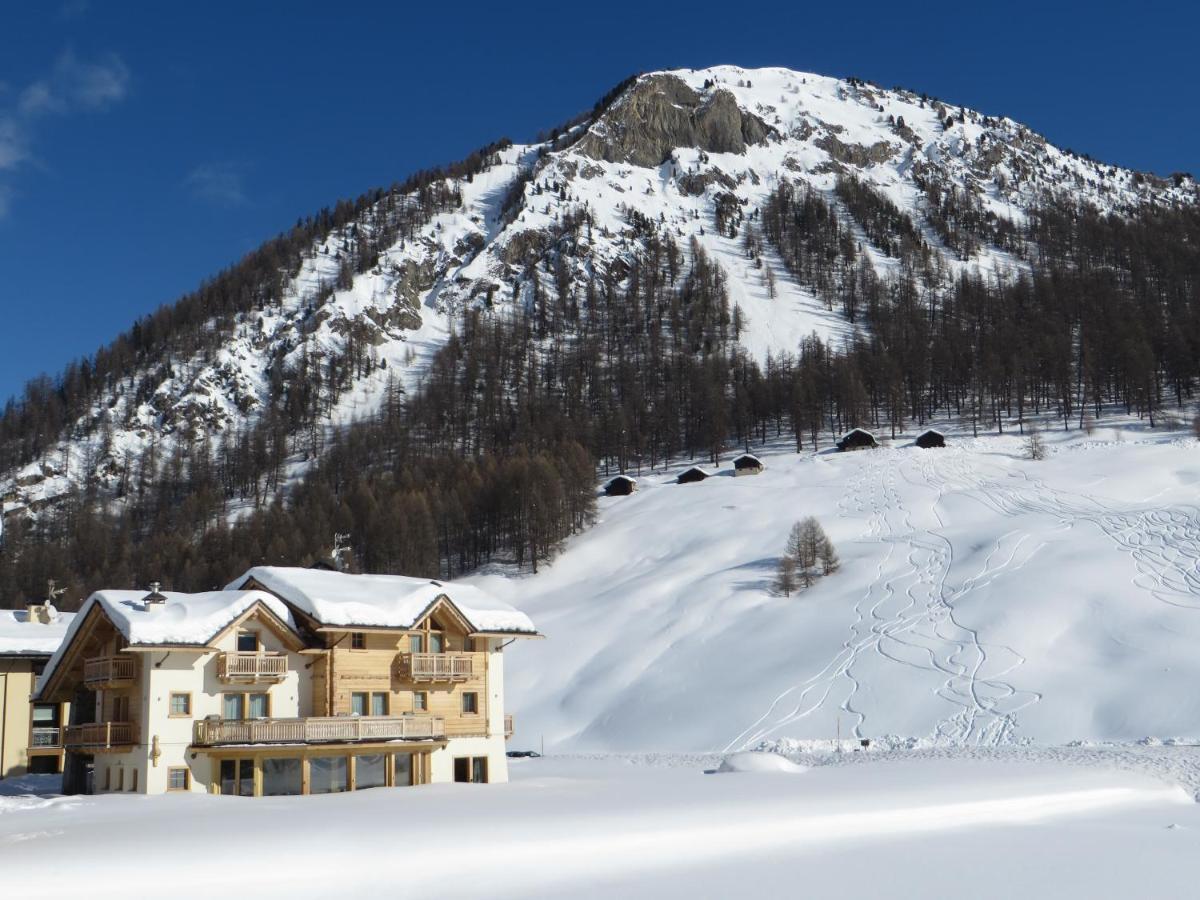 B&B Ecohotel Chalet Des Alpes Livigno Exterior foto